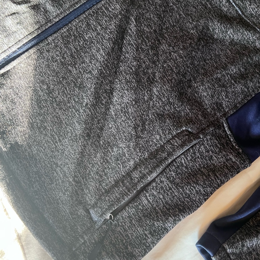 025: PreLoved Colosseum Heather Gray Jacket with Blue Accents U of M Size XL - Picture 2 of 8
